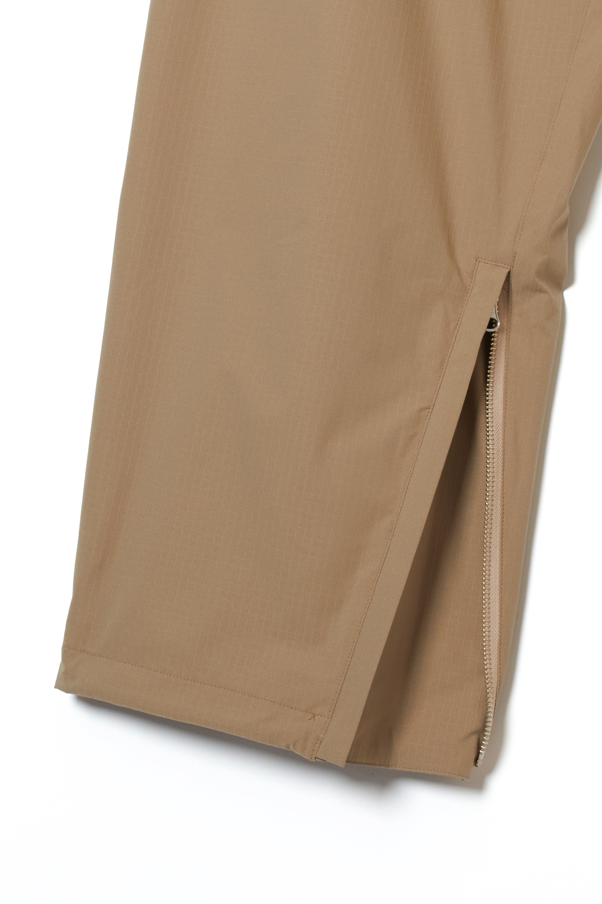 トラックパンツ