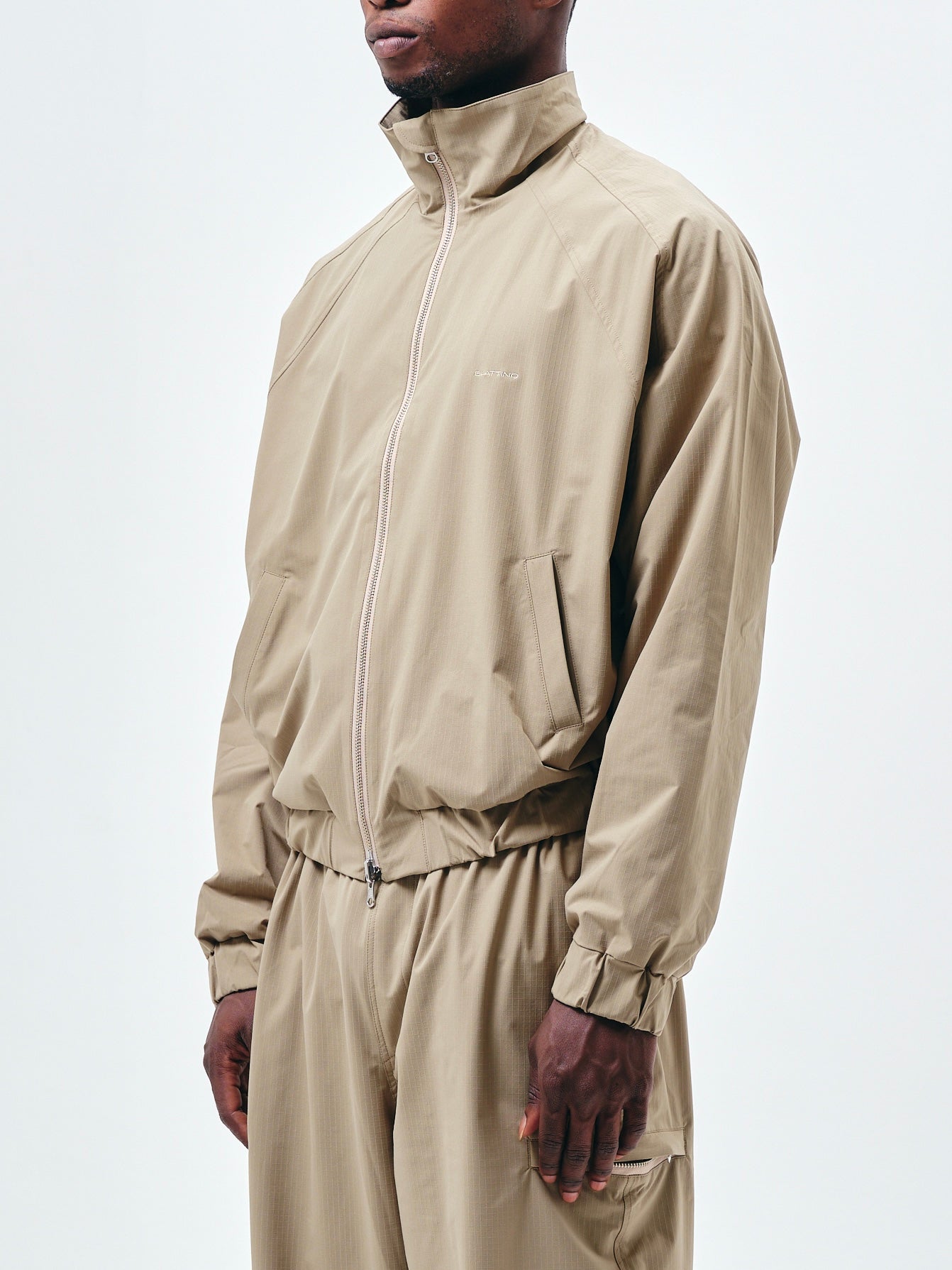 トラックジャケット