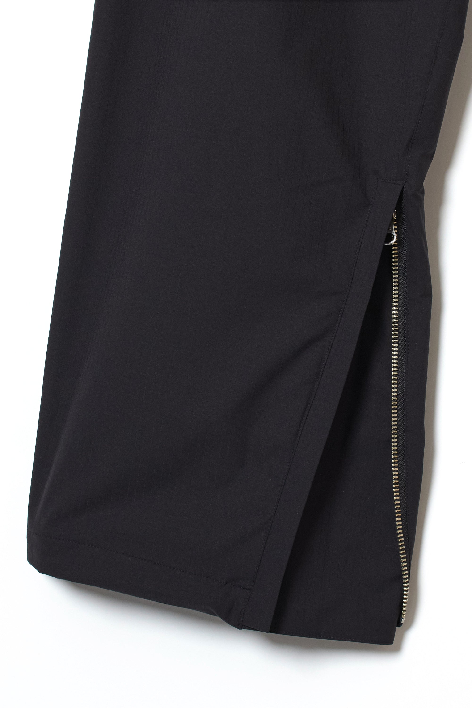 トラックパンツ