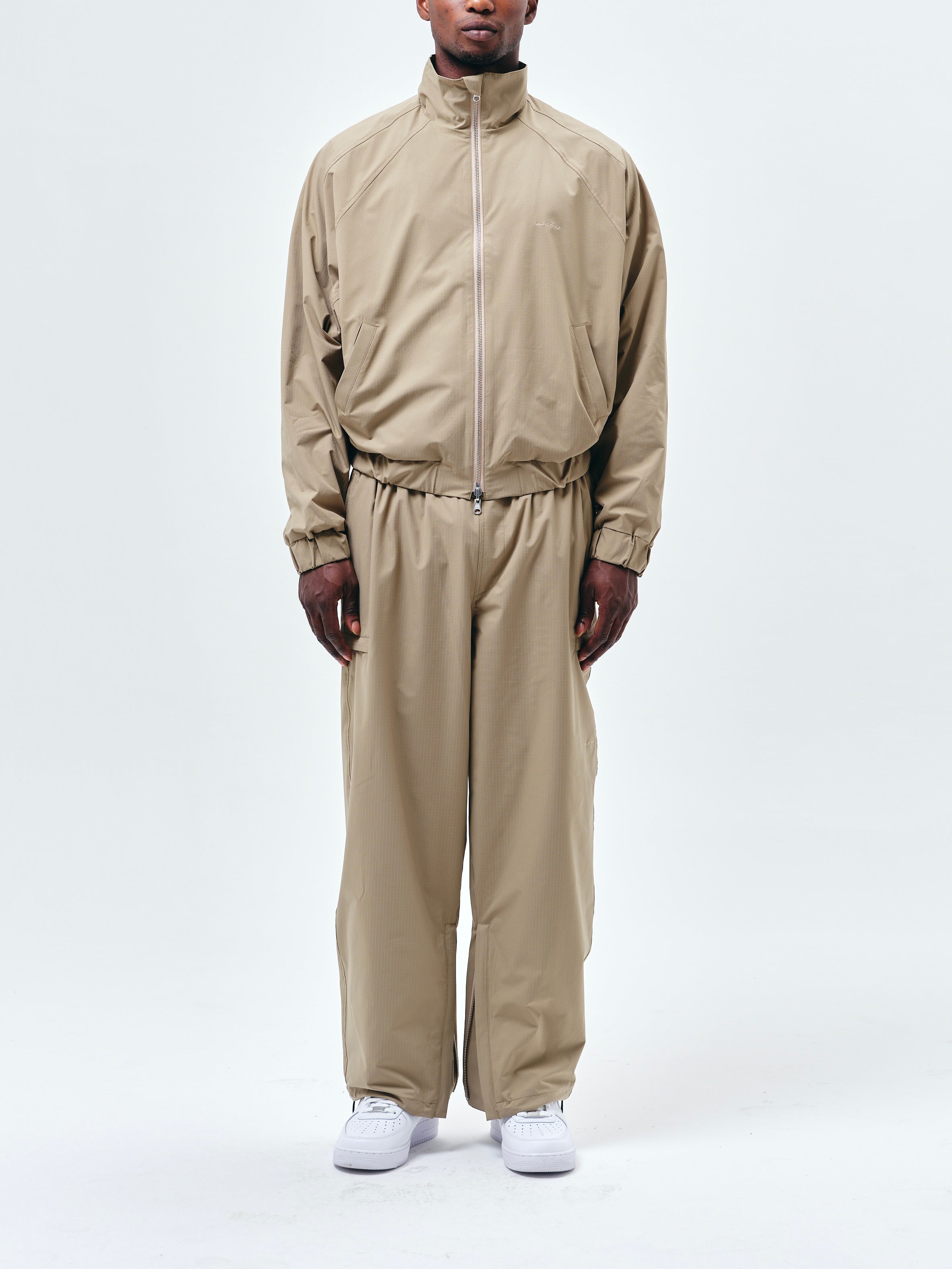 トラックジャケット